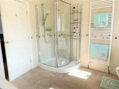 TILED 4 PIECE BATHROOM